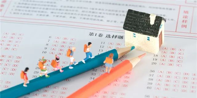 今年買學(xué)區(qū)房的家長(zhǎng)注意了！2021年9月上學(xué)，5月30日前就要落戶，貸款加過(guò)戶至少2－3個(gè)月，現(xiàn)在3月，再不買房就趕不上