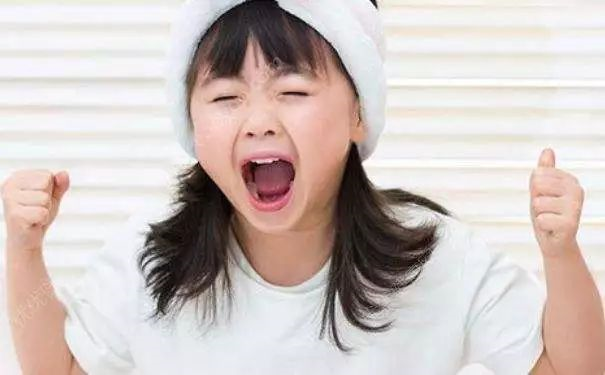 和孩子“發(fā)脾氣”是最笨的教育方式！這幾點教你如何教育孩子？