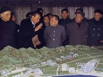 你買(mǎi)的不是房，不是現(xiàn)在，而是房子在這座城市未來(lái)5-10年，甚至更久能給你帶來(lái)的資源紅利！買(mǎi)房不要嫌偏，這只是暫時(shí)的，關(guān)鍵