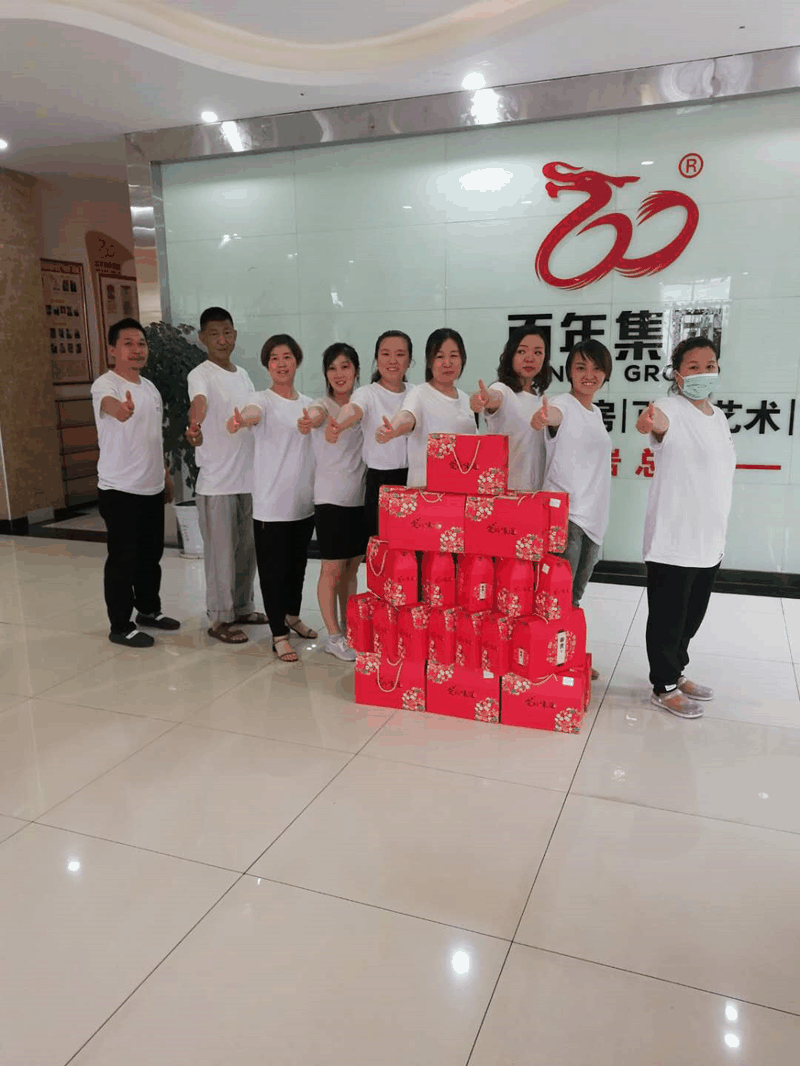 百年集團(tuán)開(kāi)展“粽飄香●傳真情”端午節(jié)送溫暖活動(dòng)