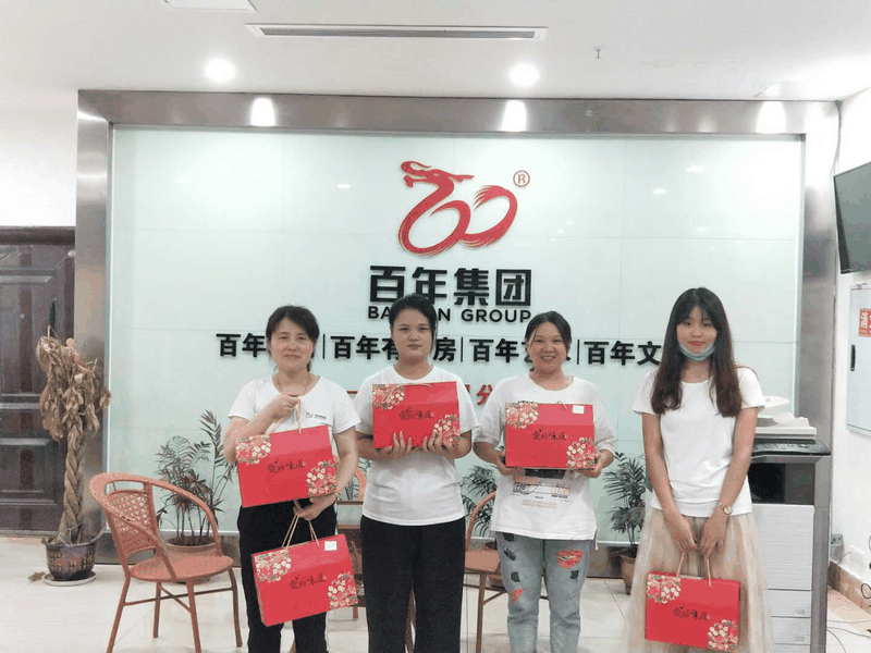 百年集團(tuán)開(kāi)展“粽飄香●傳真情”端午節(jié)送溫暖活動(dòng)