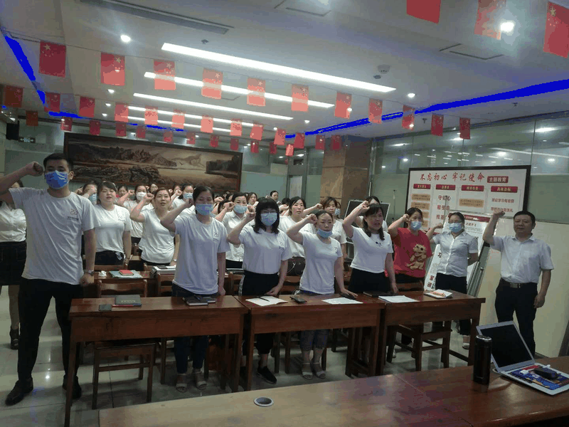 百年集團(tuán)為主管以上管理人員發(fā)放福利，充分彰顯“做受尊敬的百年人”的價(jià)值觀