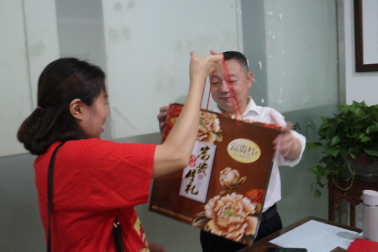又是中秋月圓時，情系員工送祝福！