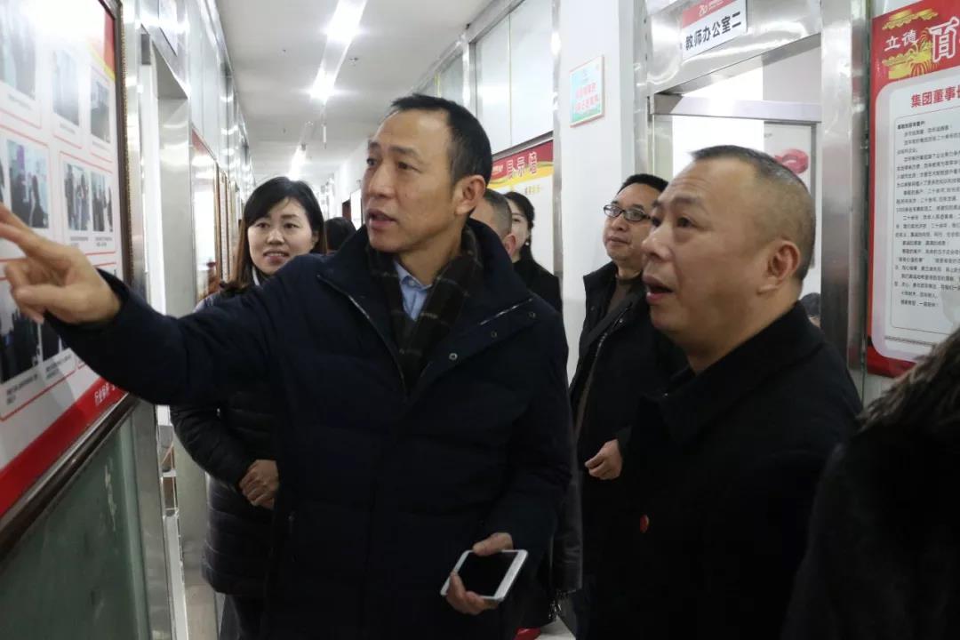 熱烈歡迎市教委交叉檢查組及區(qū)教委領導蒞臨百年教育指導工作！