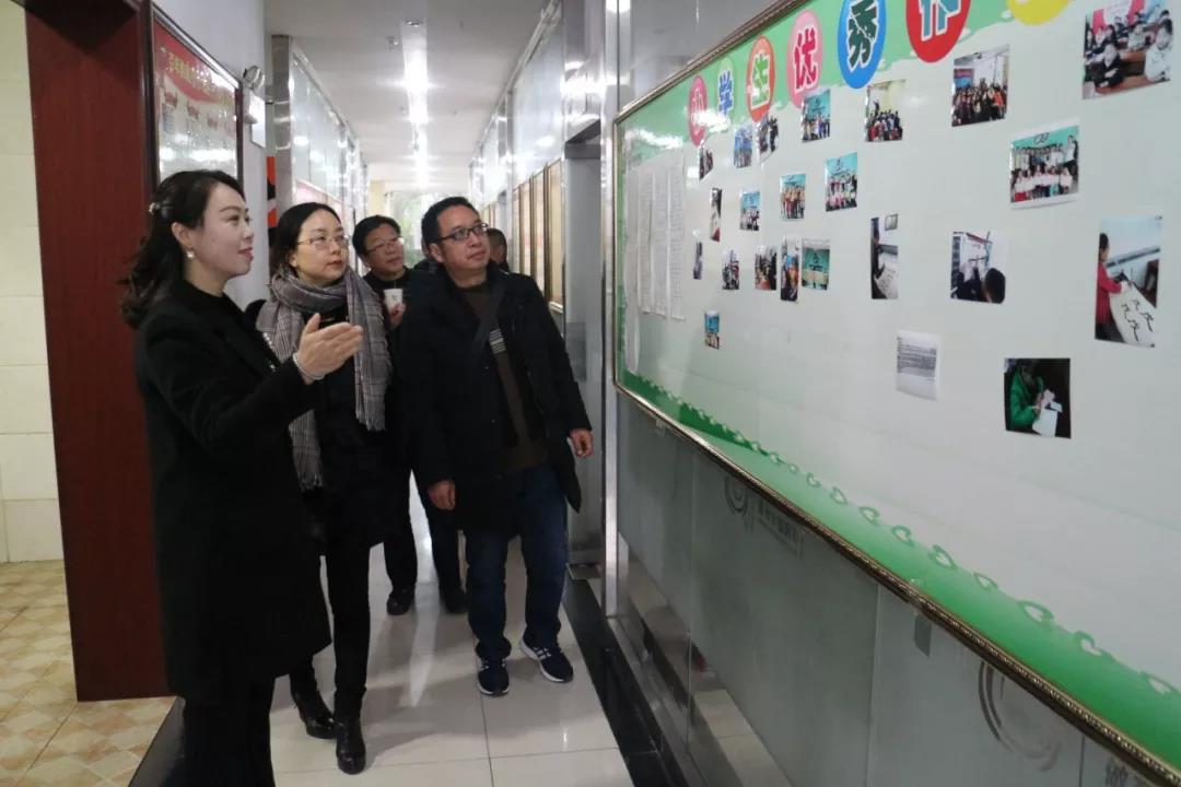 熱烈歡迎市教委交叉檢查組及區(qū)教委領導蒞臨百年教育指導工作！