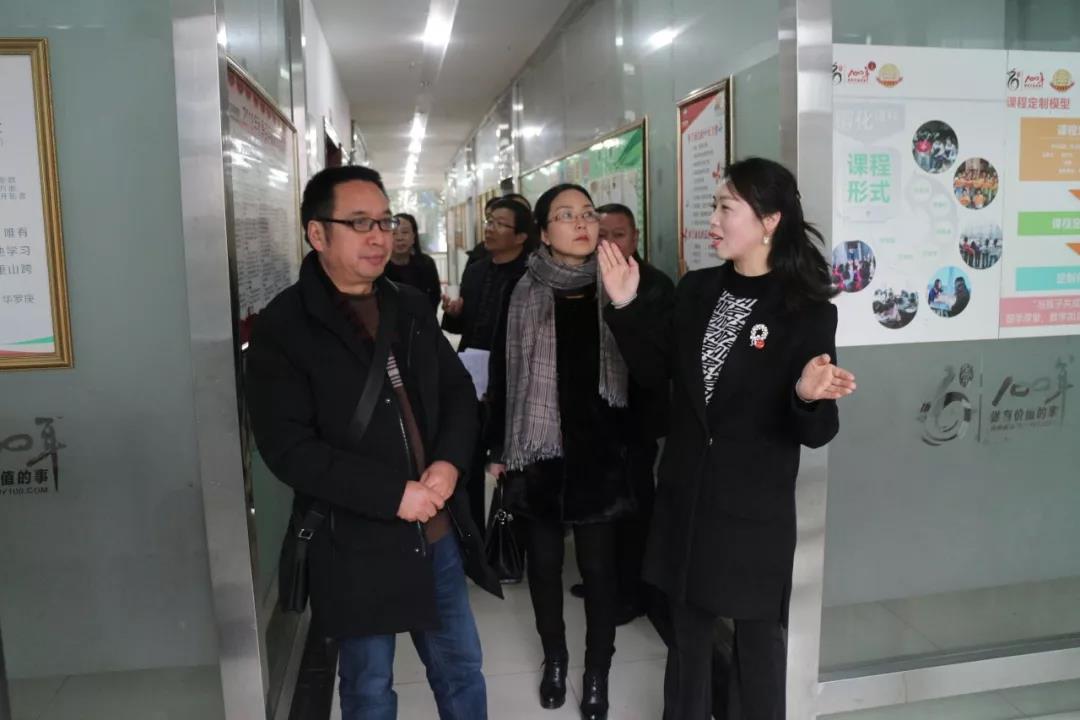 熱烈歡迎市教委交叉檢查組及區(qū)教委領導蒞臨百年教育指導工作！