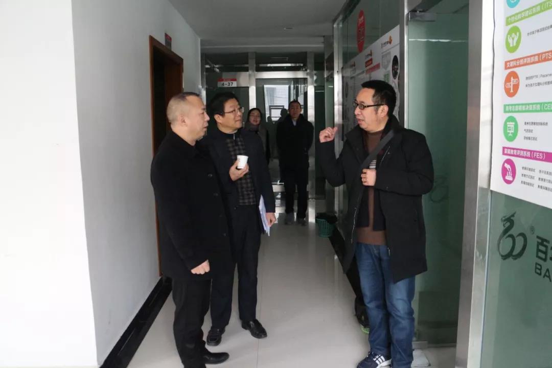 熱烈歡迎市教委交叉檢查組及區(qū)教委領導蒞臨百年教育指導工作！